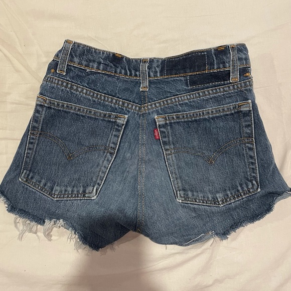 Levi’s Shorts - Picture 2 of 4